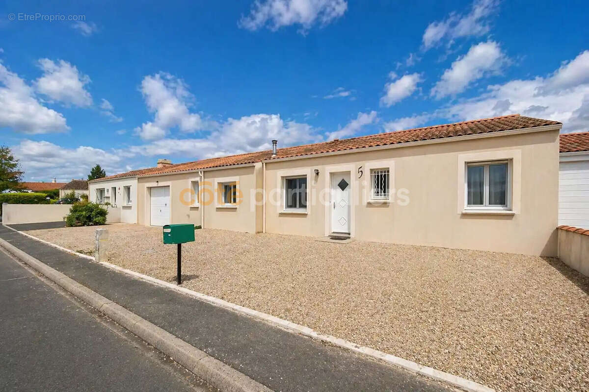 Maison - Saint-Michel- en-L'Herm - 4 chambres - photo 16