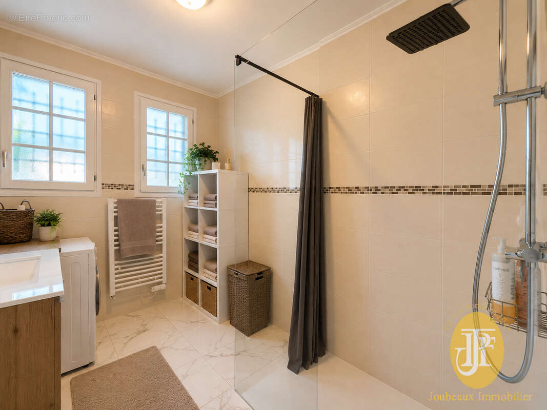 Maison Familiale entièrement rénové à moins de 10 minutes de Vernon !! - photo 6