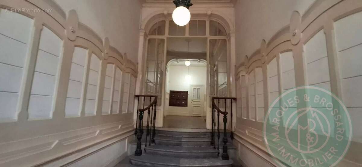 Pau centre  – appartement de 196 m² - parking privatif - photo 17