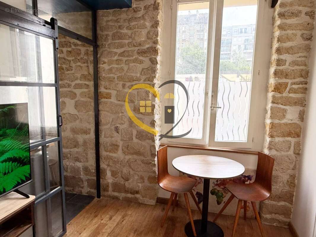 Appartement à CHARENTON-LE-PONT