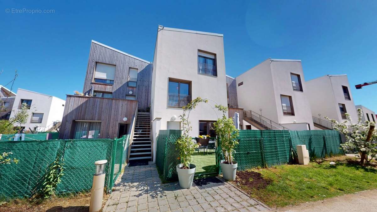 Appartement à BUSSY-SAINT-GEORGES