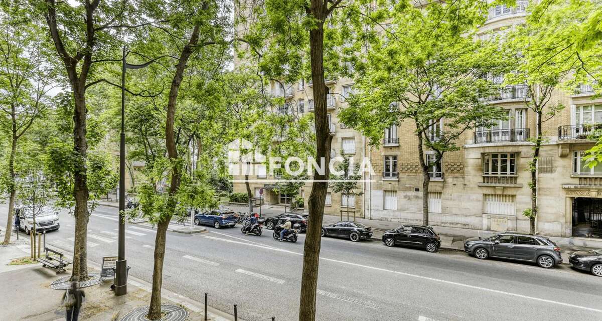 Appartement à PARIS-16E