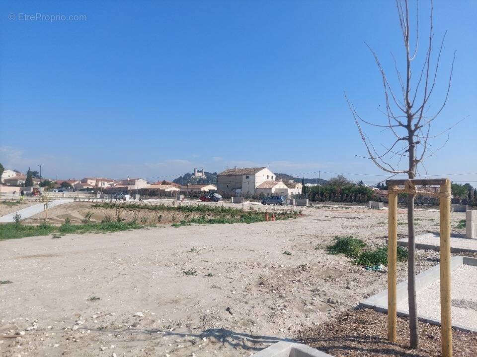Terrain à CHATEAURENARD