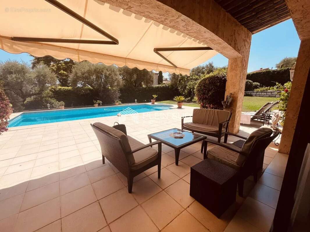 Antibes, superbe maison sur les hauteurs. - photo 7