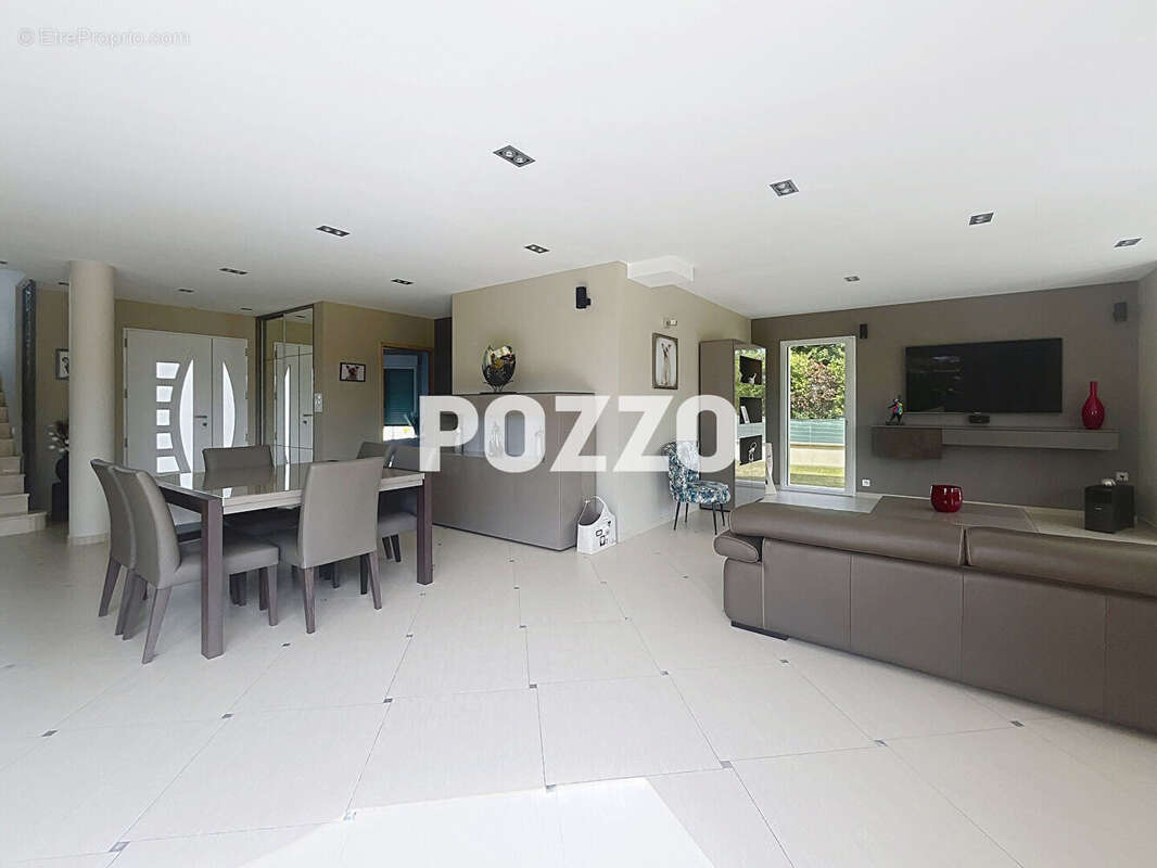 maison prestations de qualités F7 (250 m²) et terrain 1400m² Plage et commerces à pied - photo 9