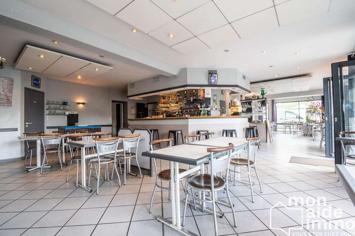 Commerce à ONET-LE-CHATEAU