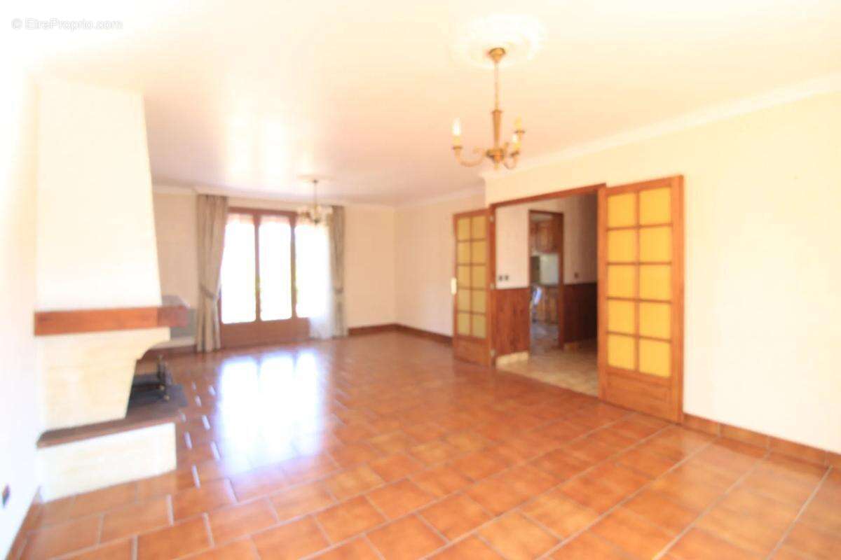 Maison de plain pied 5 pièces -  93 m2 - Yerres - photo 2