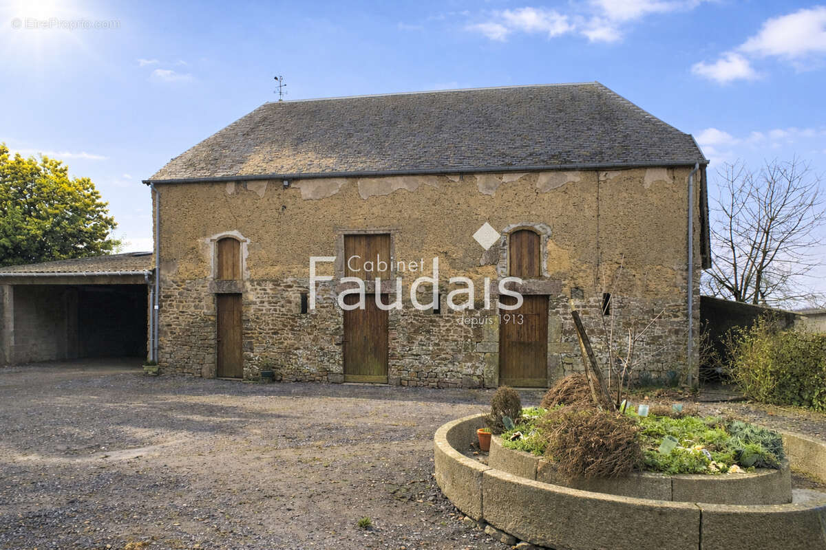 Maison à SAINT-DENIS-LE-VETU