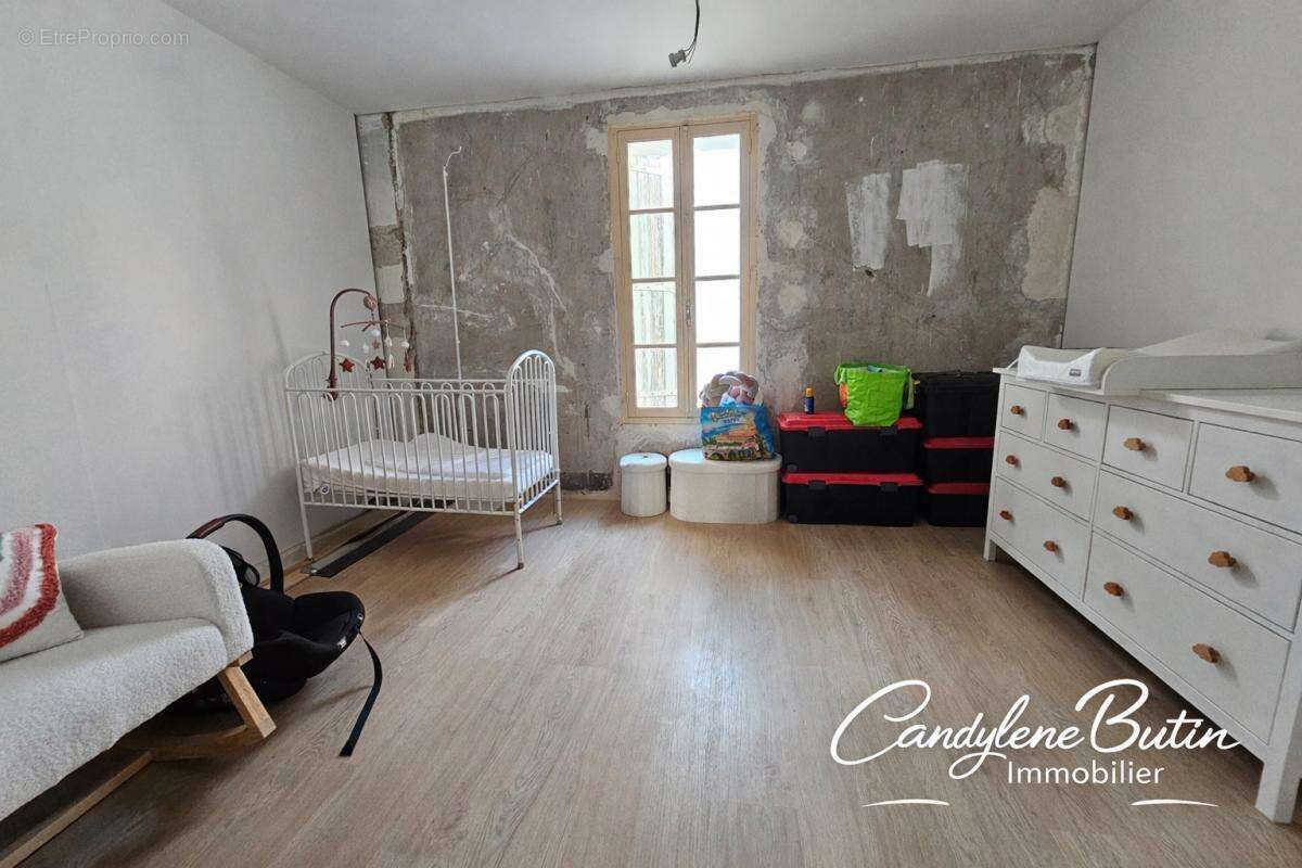Beaux volumes et fort potentiel ,maison de caractère en coeur de village - photo 7