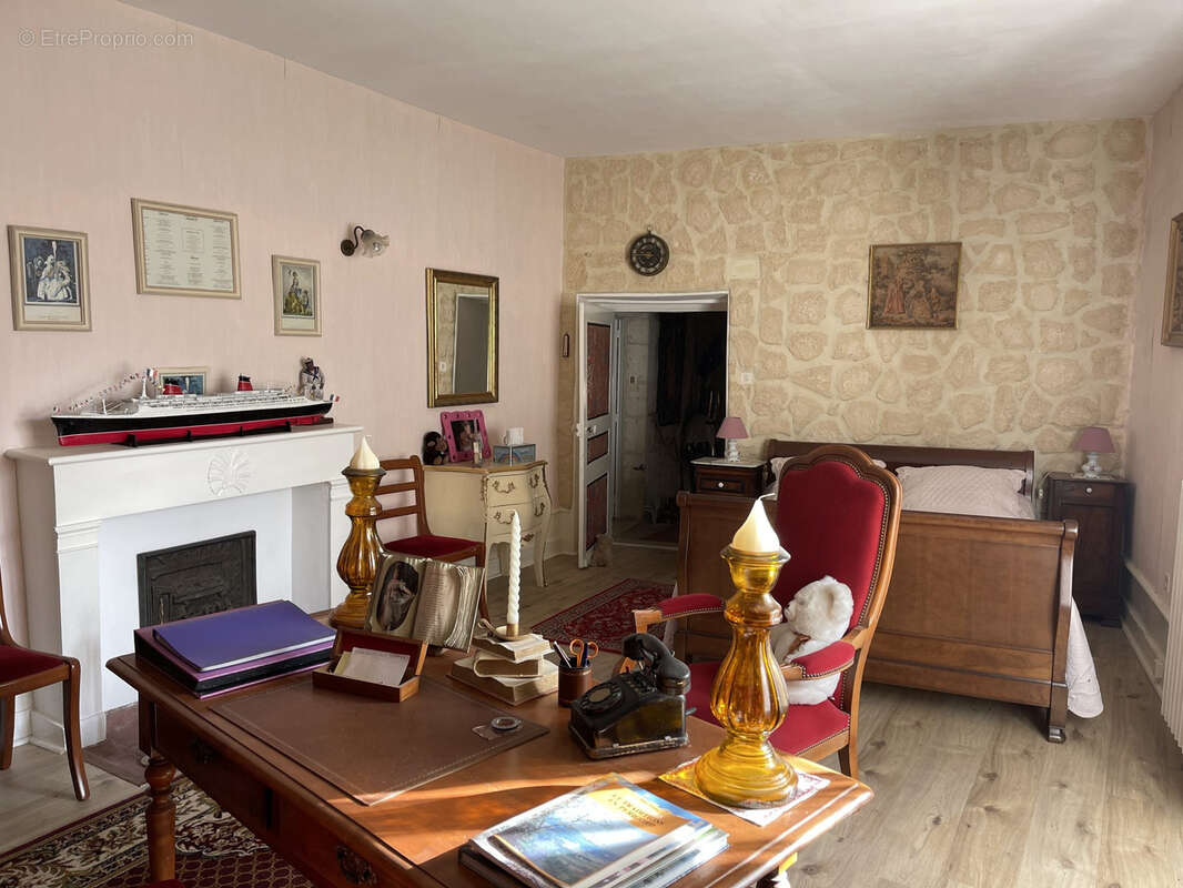 Maison à SAINT-CREPIN-D'AUBEROCHE