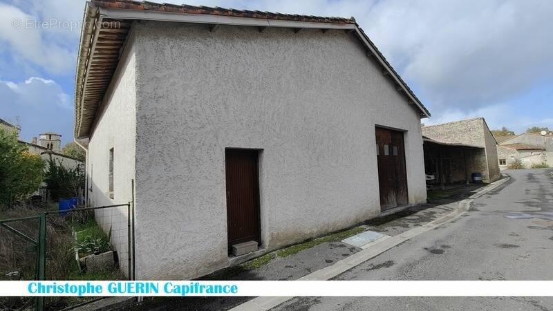 Maison à MONTIGNAC-CHARENTE