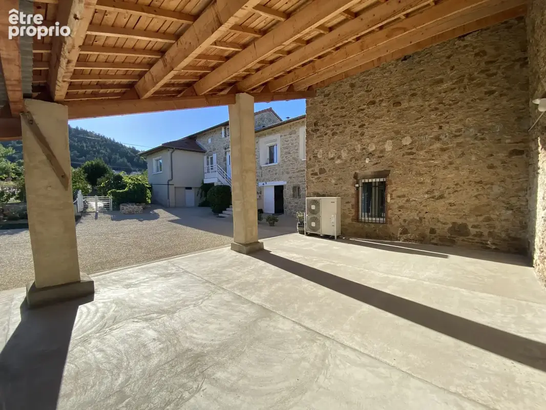 Jolie demeure, ancienne ferme réhabilitée sur 2255m2 - photo 4