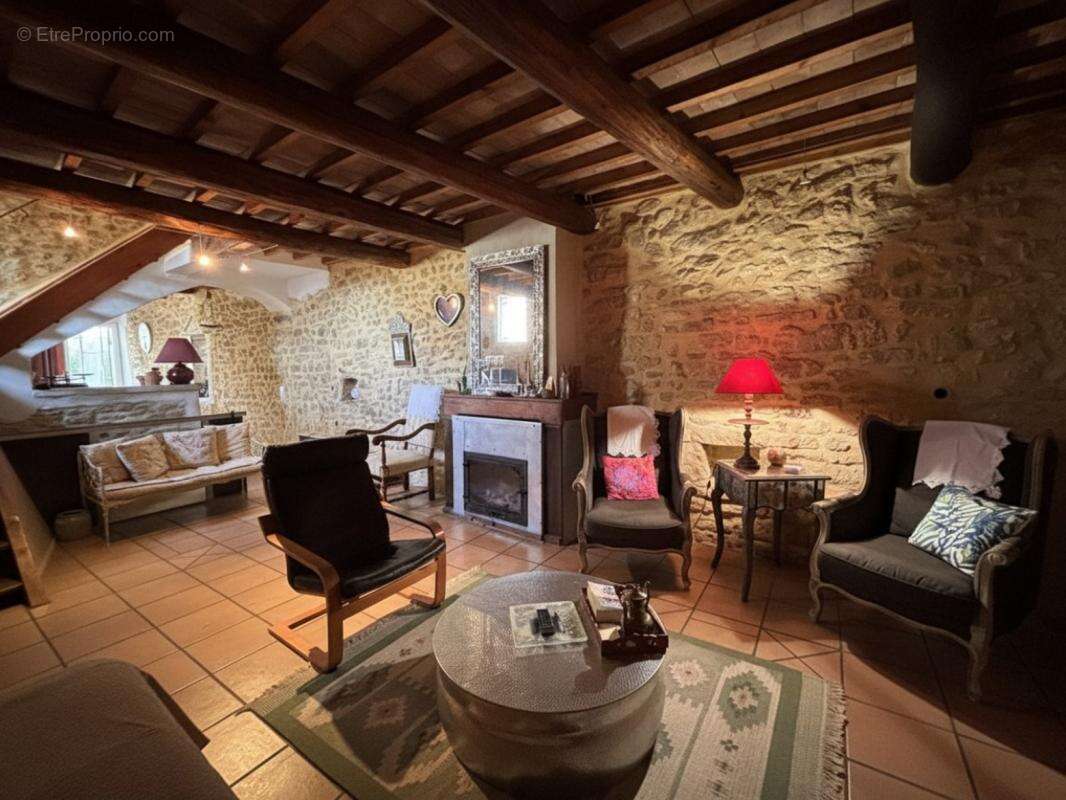 Maison à LA BAUME-DE-TRANSIT