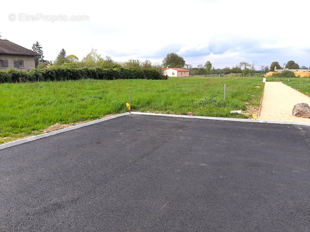 Terrain à SAINT-BENIGNE