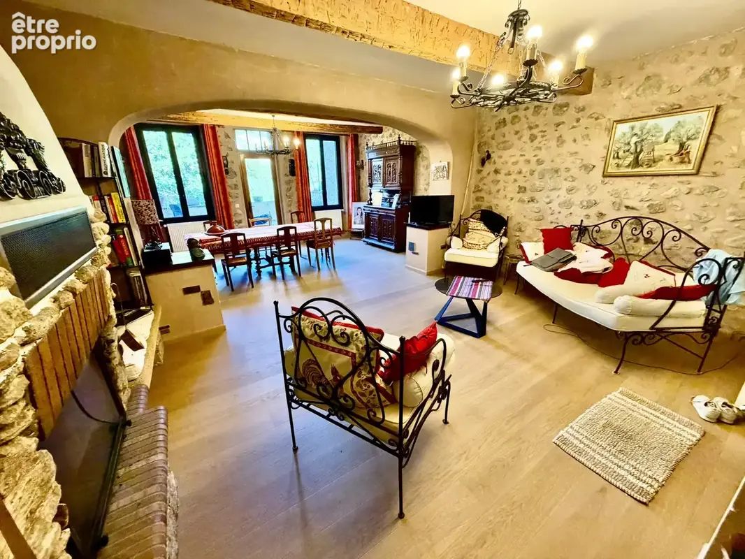 Maison de village avec grand garage et terrasse - photo 2