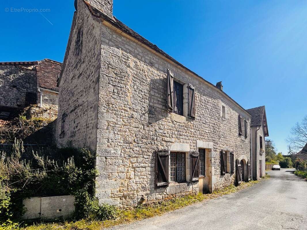 Maison de village de 3 chambres avec cour secrète et terrasse dans une ruelle calme près de Gourdon - photo 2