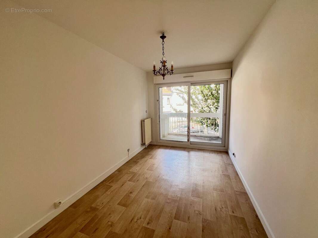 Appartement à SAINT-GENEST-LERPT