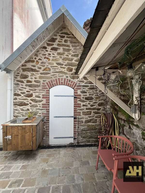 Maison à LE RELECQ-KERHUON