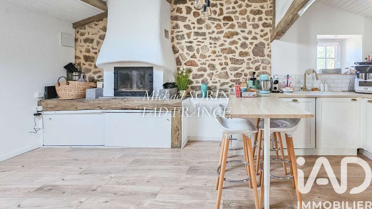 Photo 4 - Maison à LA CHAIZE-LE-VICOMTE