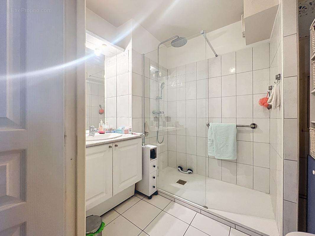 Appartement à CHARENTON-LE-PONT