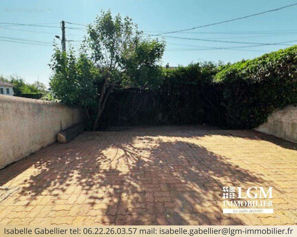 GANNAT (03800) – Maison de ville avec terrasse – Fort potentiel – Travaux de rénovation à prévoir - photo 3