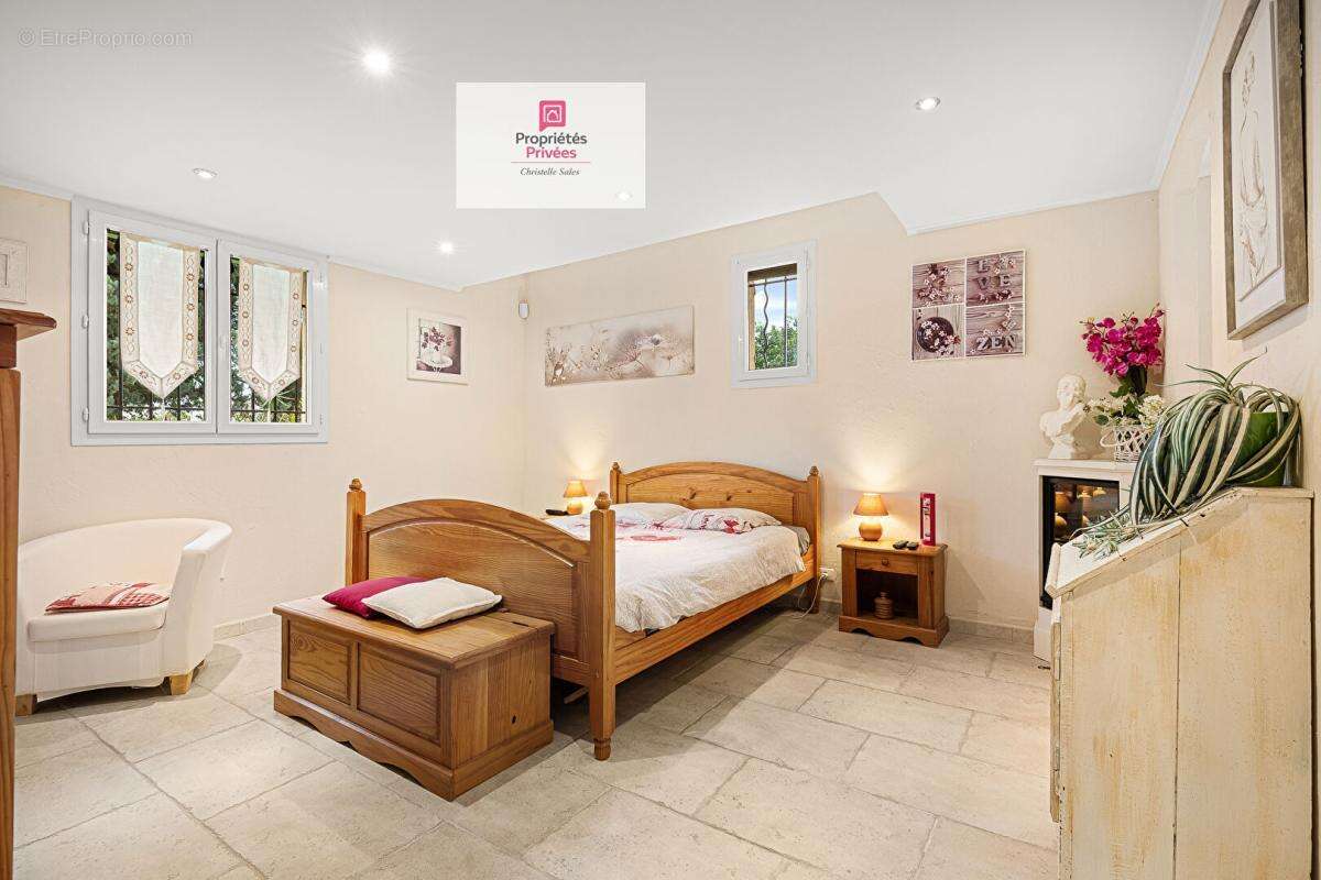 propriété de 7 pièces avec un chalet de 42 M2 avec piscine-lagon sur Tourrettes - photo 12