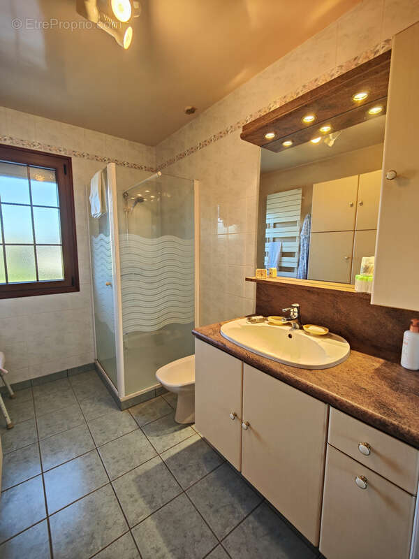 Maison à LAROCHE-SAINT-CYDROINE