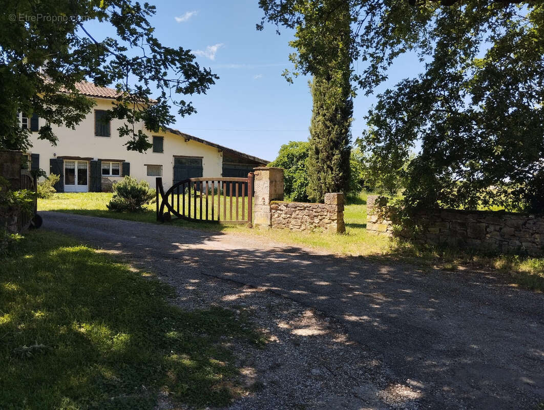 Maison à PUYGAILLARD-DE-QUERCY