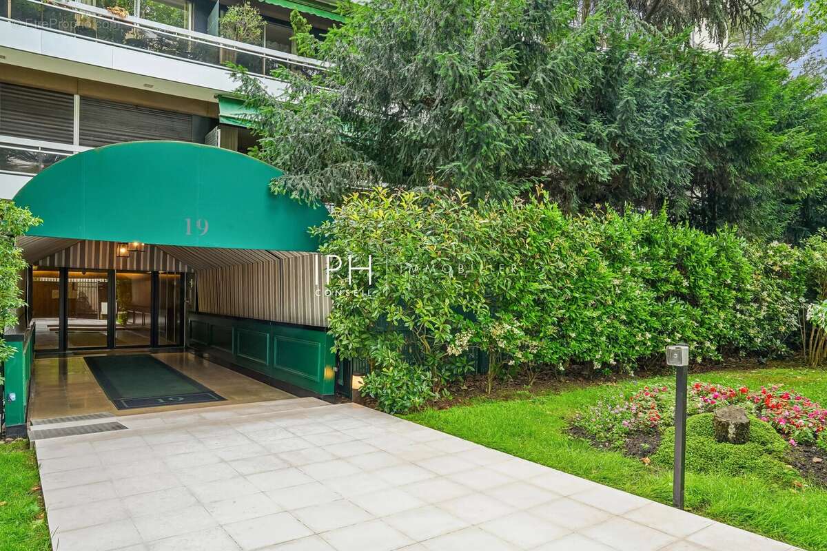 Appartement à NEUILLY-SUR-SEINE