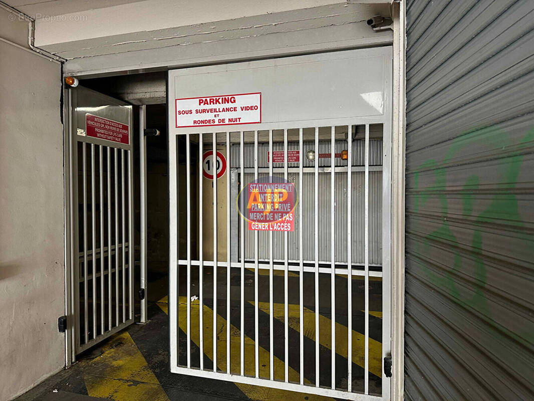 Parking à PARIS-15E