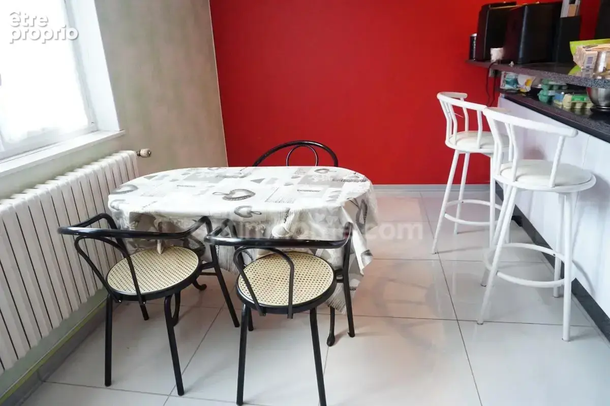 Secteur Vesoul, maison de 152 m², 3 grandes chambres, insert bois et garage double - photo 5