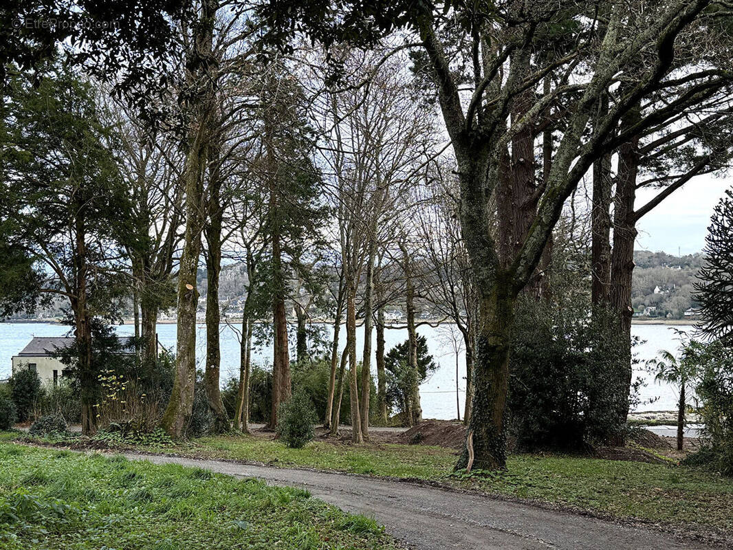 Terrain à LE RELECQ-KERHUON