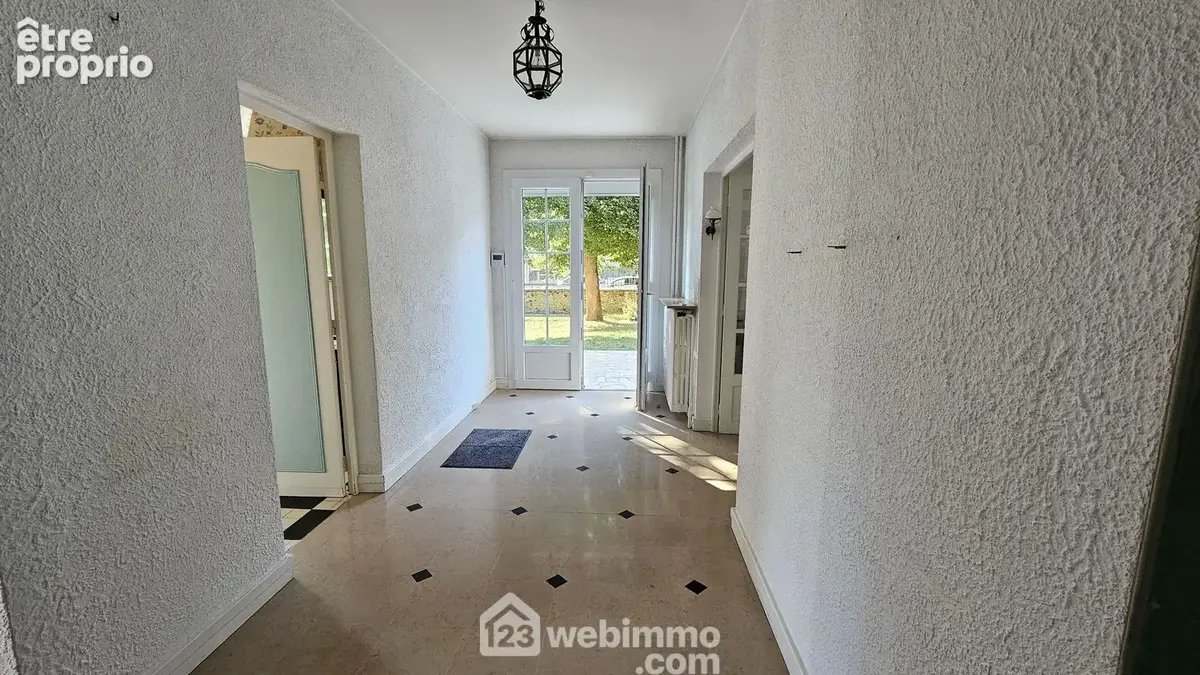Une entrée spacieuse de 12 m²..