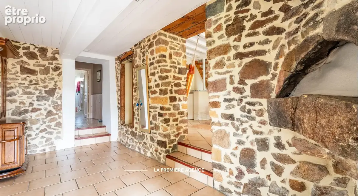 Maison 174 m² à Saint-Forgeux  - photo 6