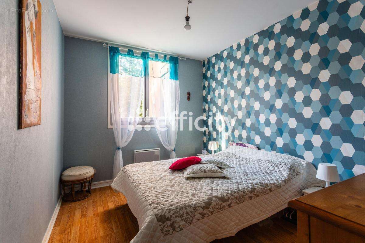 Appartement à SAINT-GENIS-LAVAL
