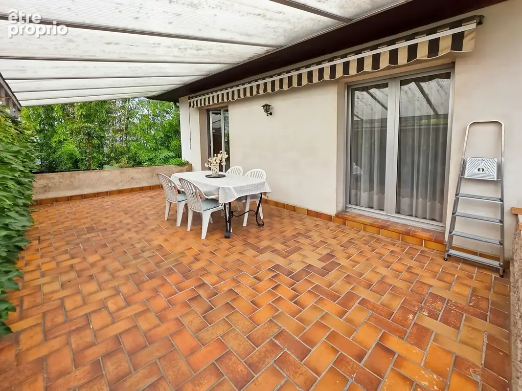 Lons-le-Saunier – Maison 4 chambres, terrasse couverte et extérieur sans vis-à-vis - photo 2