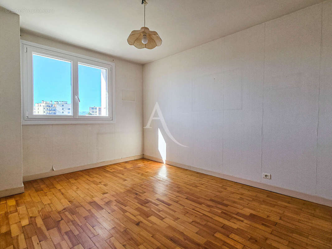 Pau - T5 traversant 80 m² - Vue Pyrénées - Balcon plein sud - Garage fermé - photo 6