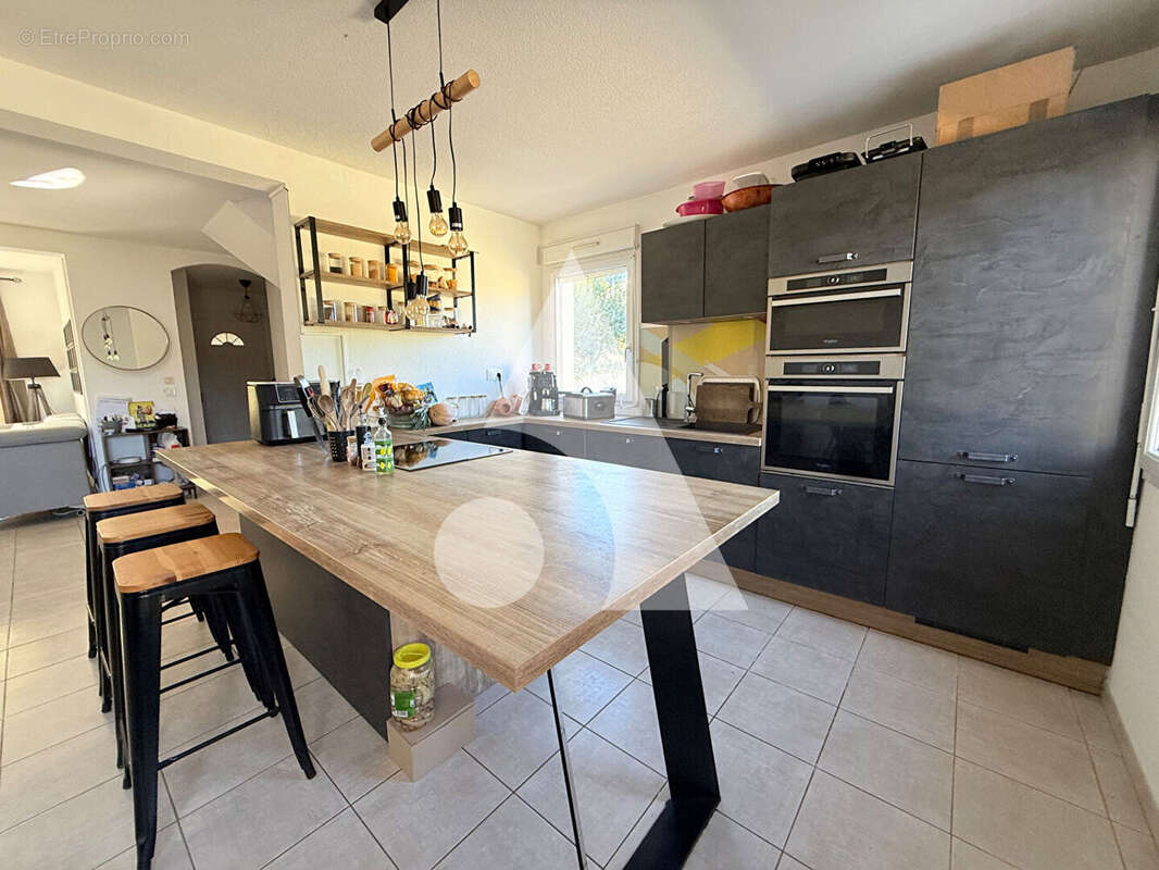 Appartement à PEYROLLES-EN-PROVENCE