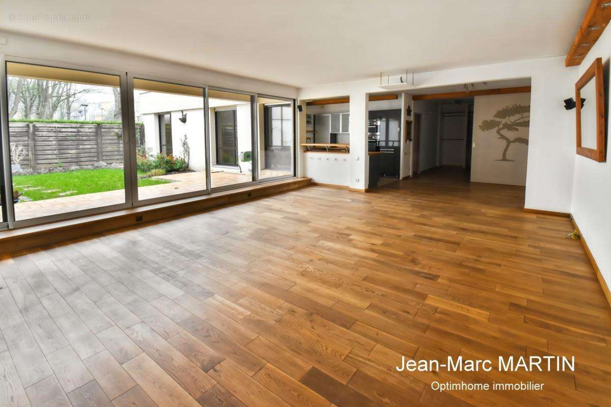 Villeneuve-d’Ascq – Appartement 107 m² avec rez-de-jardin privatif fermé et sécurisé – Résidence de standing – Chaîne des Lacs à - photo 2
