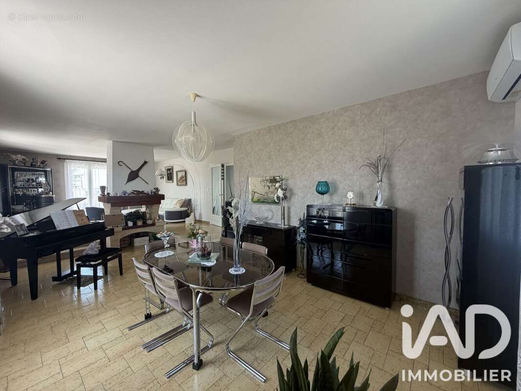 Maison 130 m² à Laplume  - photo 4