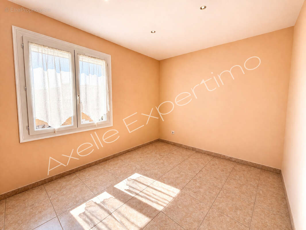 Maison à SAINT-CYR-SUR-MER