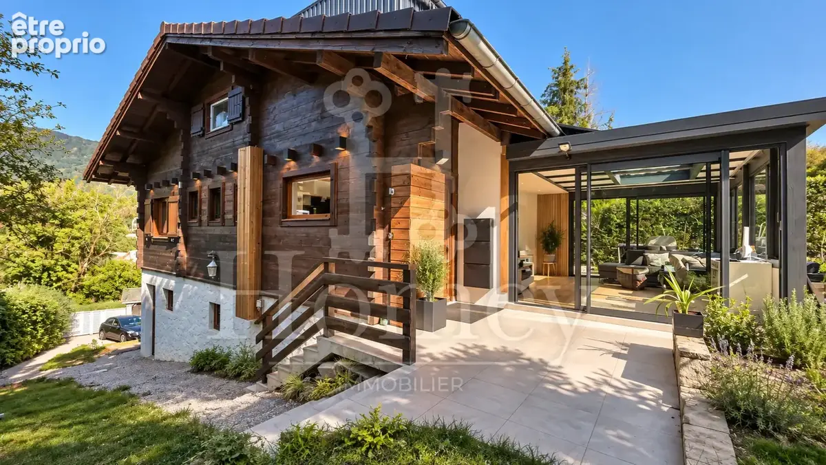 FILLINGES - Véritable Chalet en Madriers - Piscine Chauffée - Forêt Privative de 1200m2 - 10min Frontière Suis - photo 2