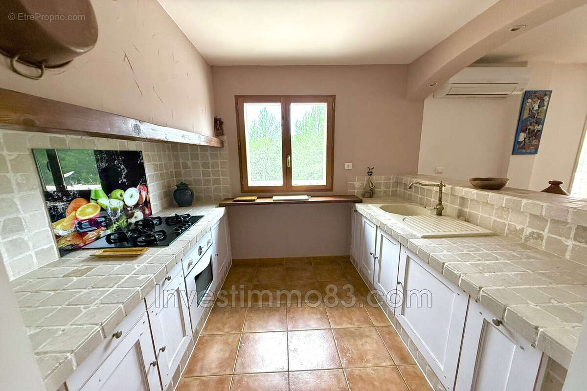 Maison 236 m² à Lorgues  - photo 2