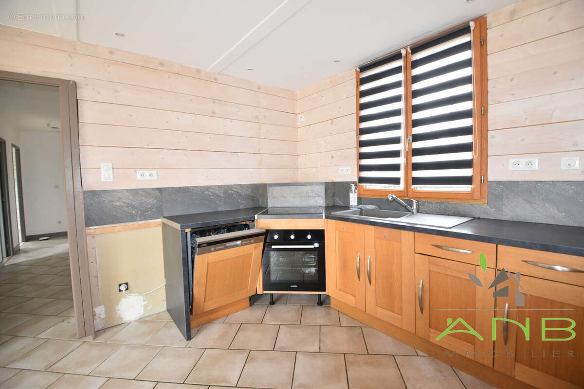 Maison 154 m² à Saint-Sornin  - photo 6