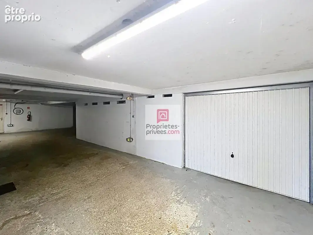 Parking à LE PERRAY-EN-YVELINES