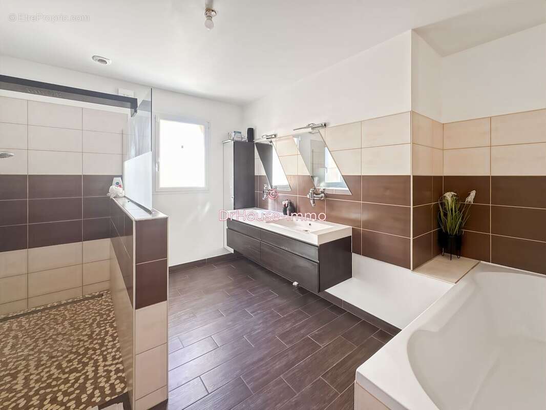 Maison 141 m² à La Suze-Sur-Sarthe  - photo 9