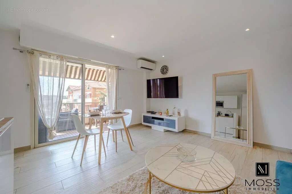 Appartement à SAINT-LAURENT-DU-VAR