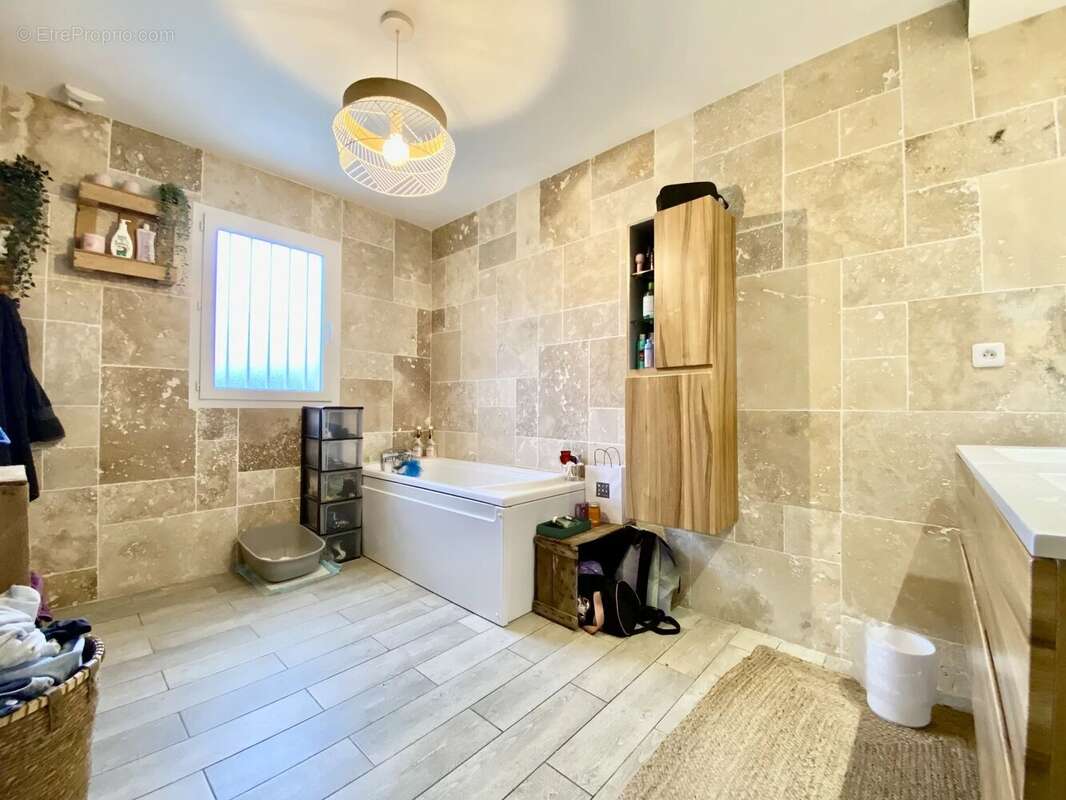 Maison à FONTAINE-SOUS-JOUY