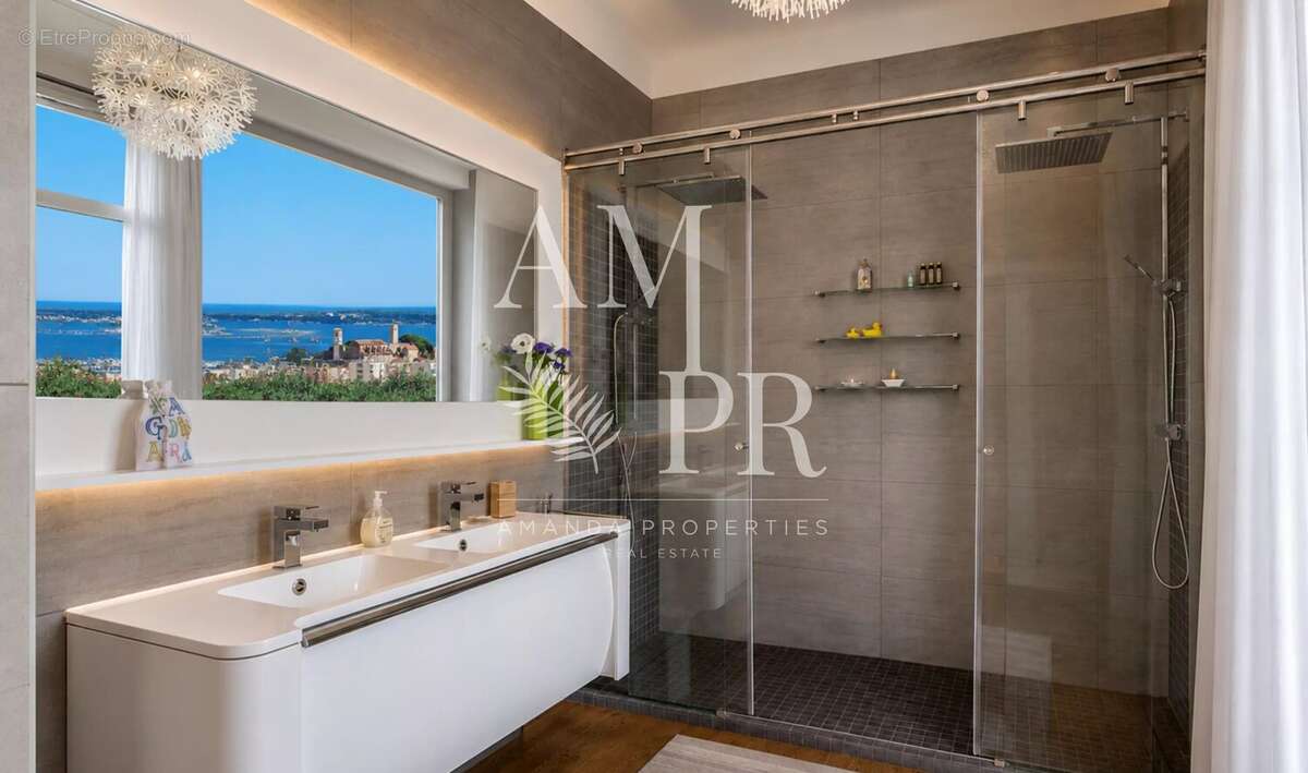 Baisse de prix de 1 062 000€ - exclusivité : villa unique - à deux pas de la croisette - vue mer - photo 13