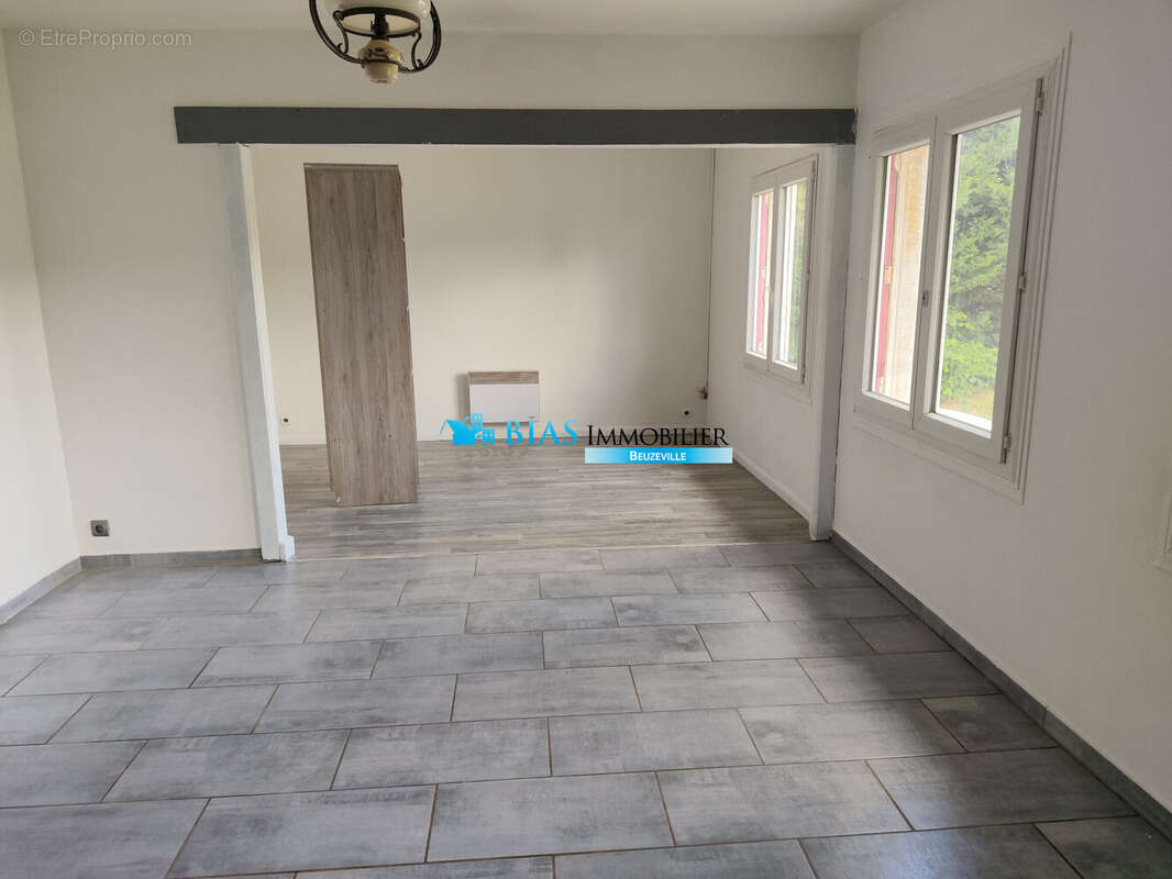 Maison 64 m² à Fiquefleur-Equainville  - photo 6